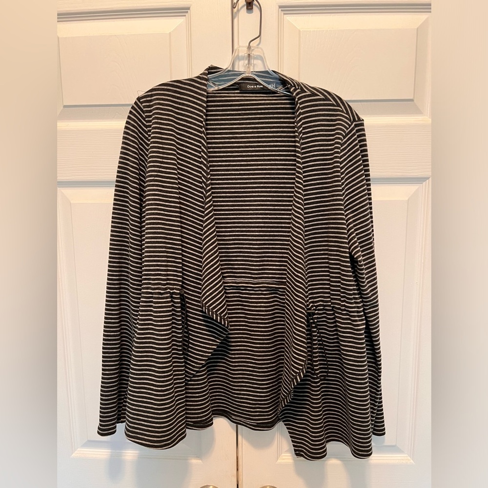 Boutique Doe & Rae top! Cinchable waist! Open front!